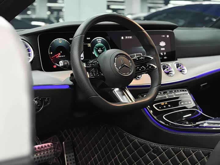 Фото 3 - Mercedes-Benz E-Class