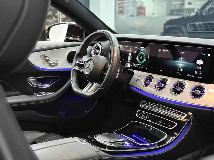 Фото 4 - Mercedes-Benz E-Class