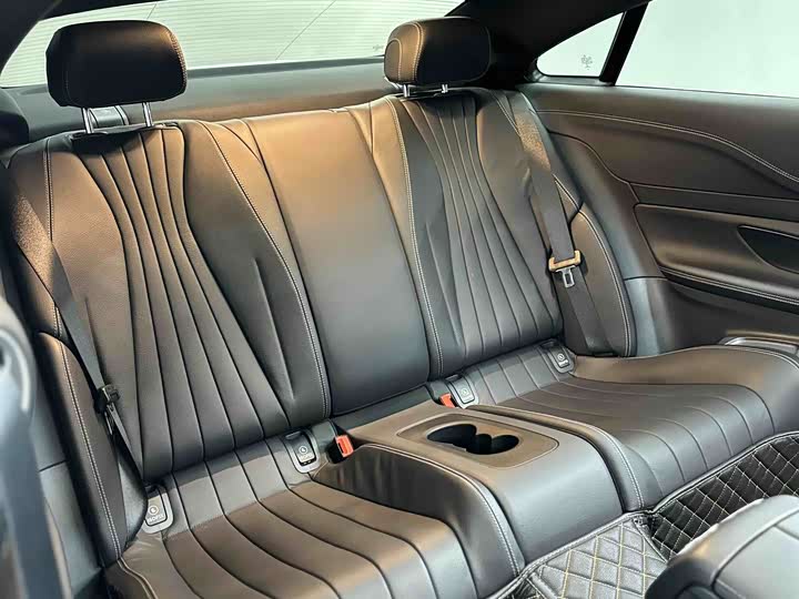 Фото 6 - Mercedes-Benz E-Class