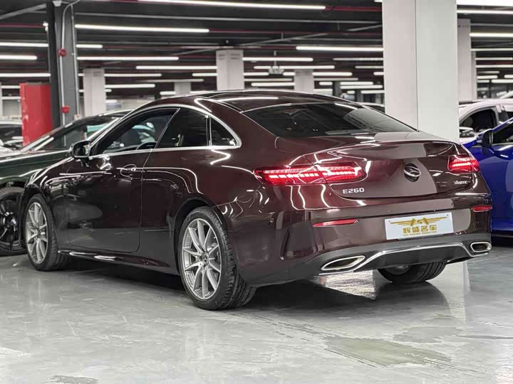 Фото 8 - Mercedes-Benz E-Class