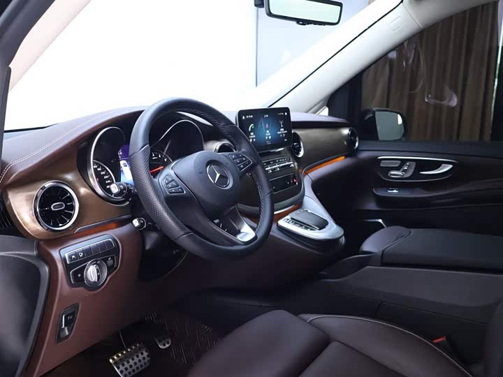 Фото 11 - Mercedes-Benz V-Class