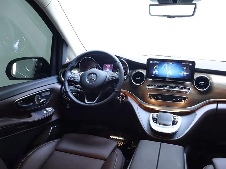 Фото 13 - Mercedes-Benz V-Class