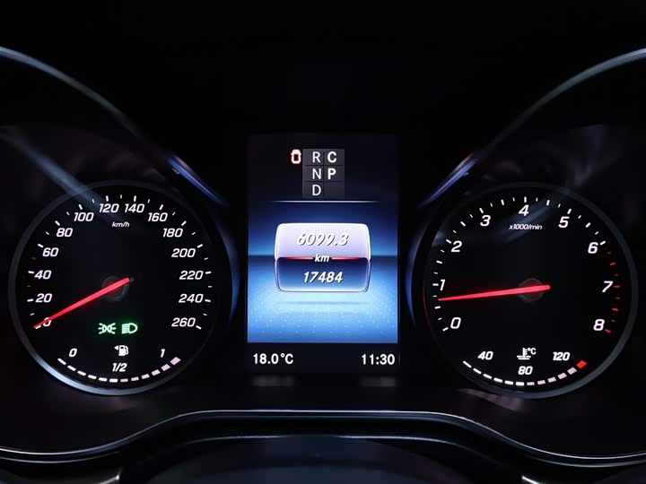 Фото 14 - Mercedes-Benz V-Class