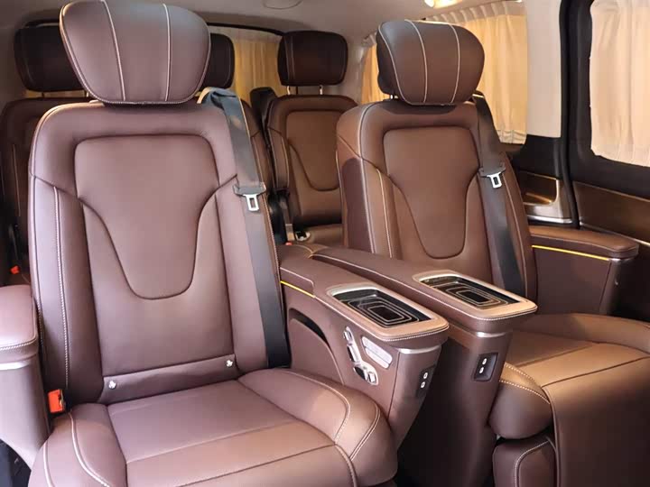 Фото 21 - Mercedes-Benz V-Class