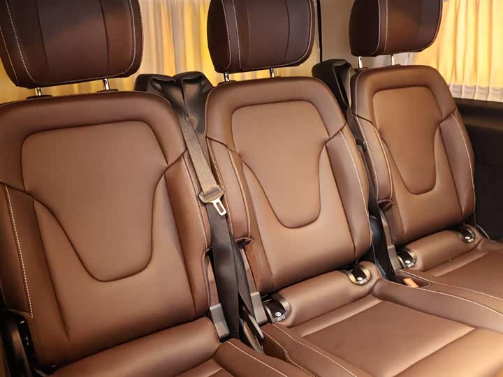 Фото 22 - Mercedes-Benz V-Class