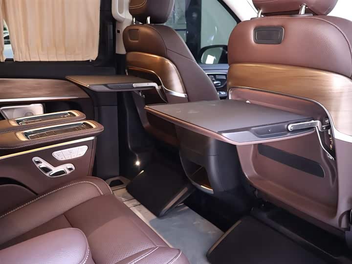 Фото 23 - Mercedes-Benz V-Class