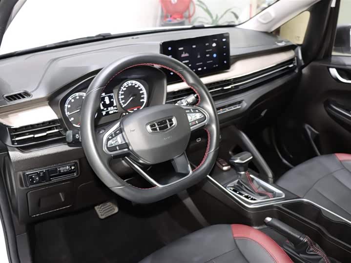 Фото 10 - Geely Vision X3