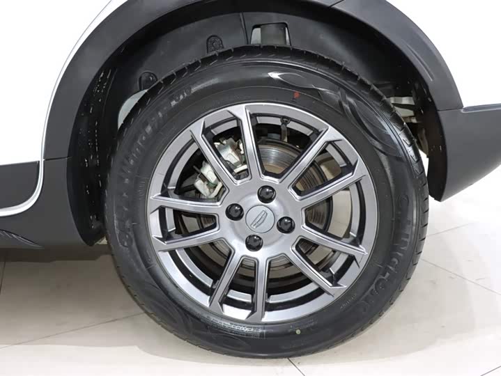 Фото 20 - Geely Vision X3