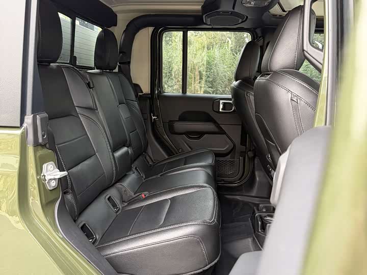 Фото 12 - Jeep Gladiator