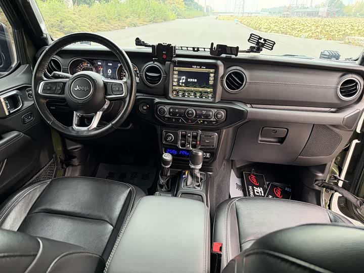 Фото 15 - Jeep Gladiator