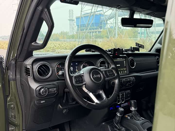 Фото 5 - Jeep Gladiator