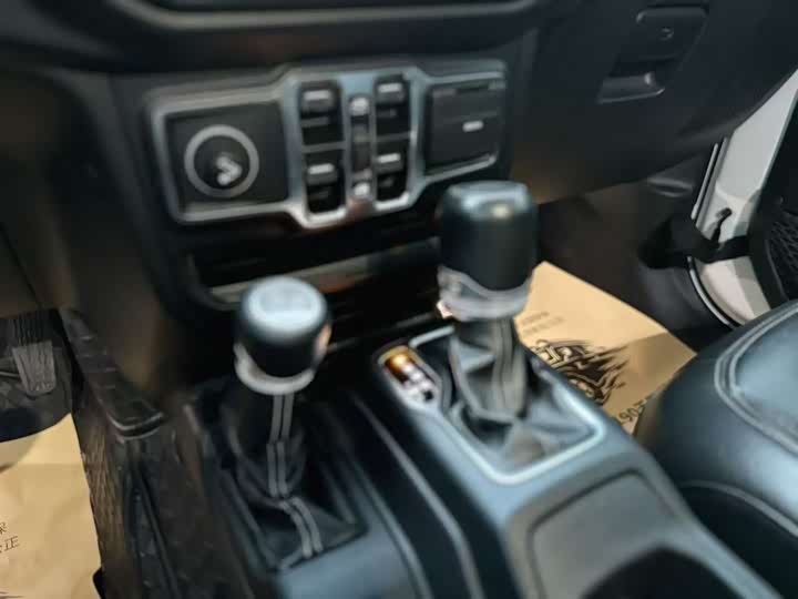 Фото 10 - Jeep Gladiator