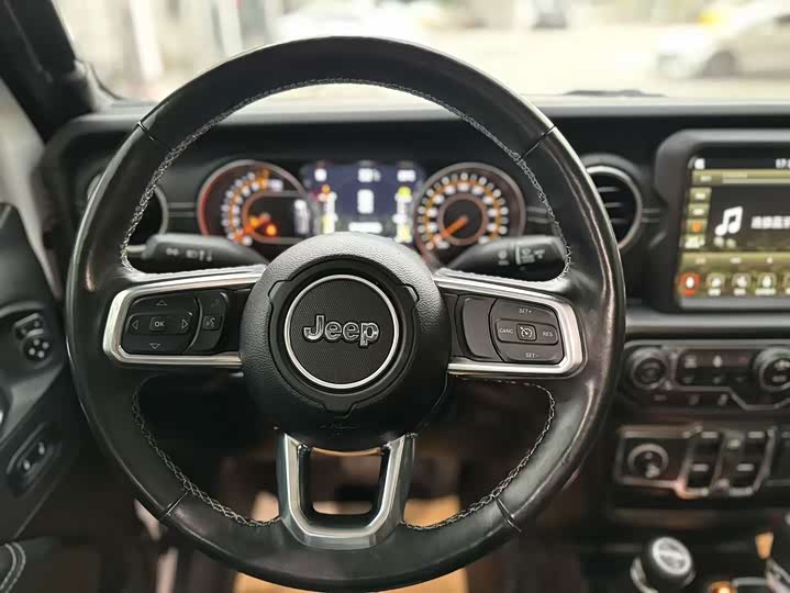 Фото 11 - Jeep Gladiator