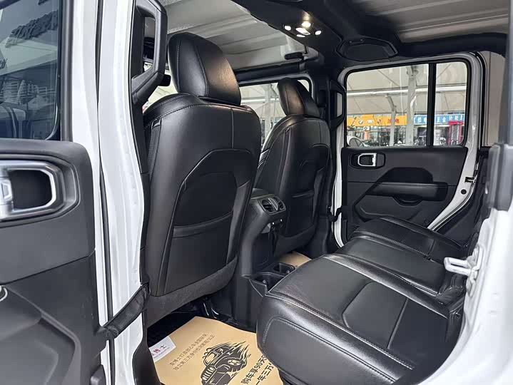 Фото 14 - Jeep Gladiator