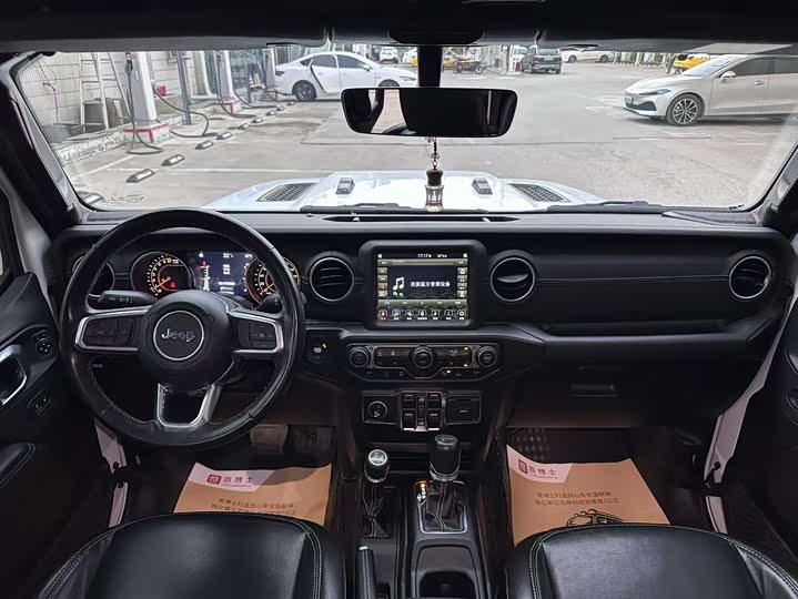 Фото 9 - Jeep Gladiator