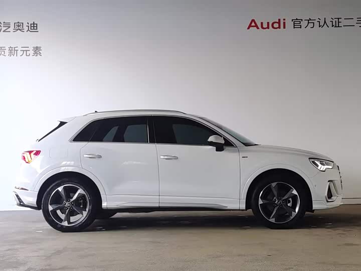 Фото 2 - Audi Q3