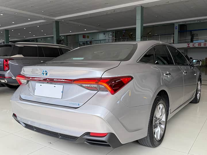 Фото 14 - Toyota Avalon