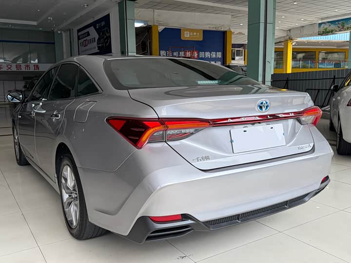 Фото 16 - Toyota Avalon