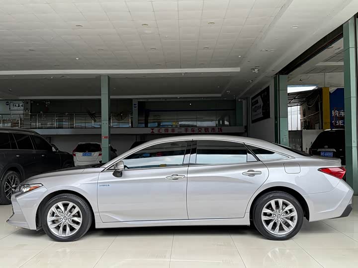 Фото 17 - Toyota Avalon