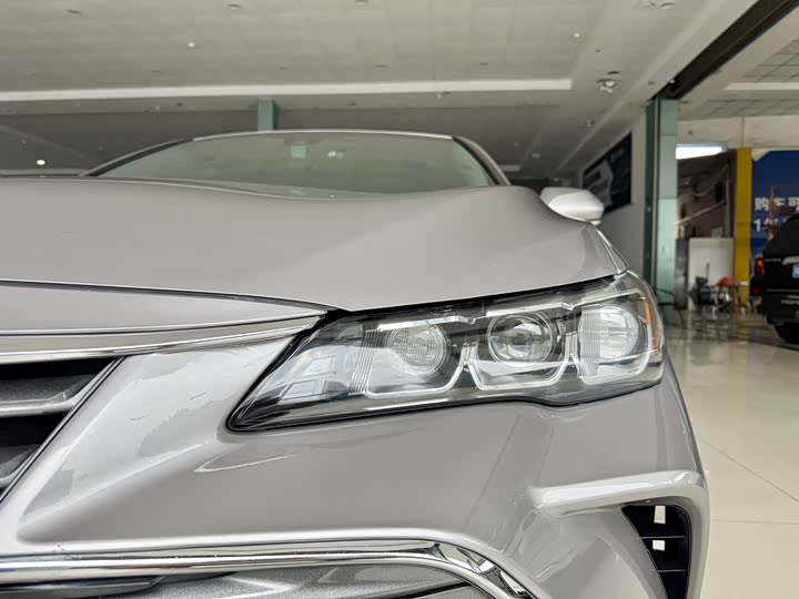 Фото 5 - Toyota Avalon