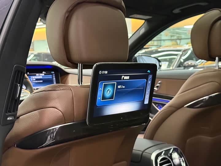 Фото 18 - Mercedes-Benz S-Class