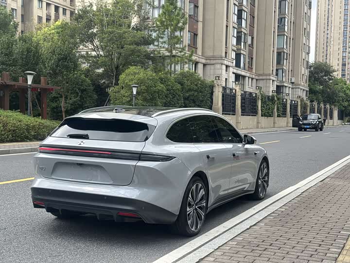 Фото 10 - Nio ET5T