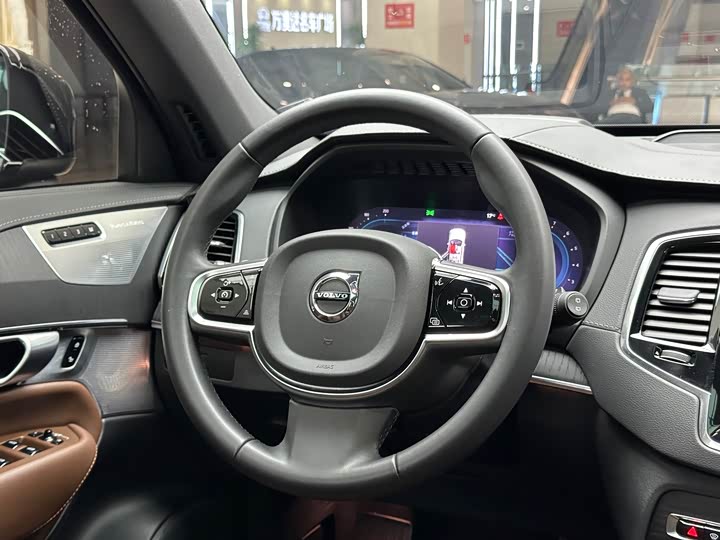 Фото 7 - Volvo XC90