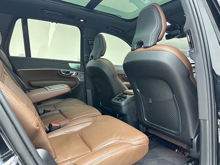 Фото 8 - Volvo XC90