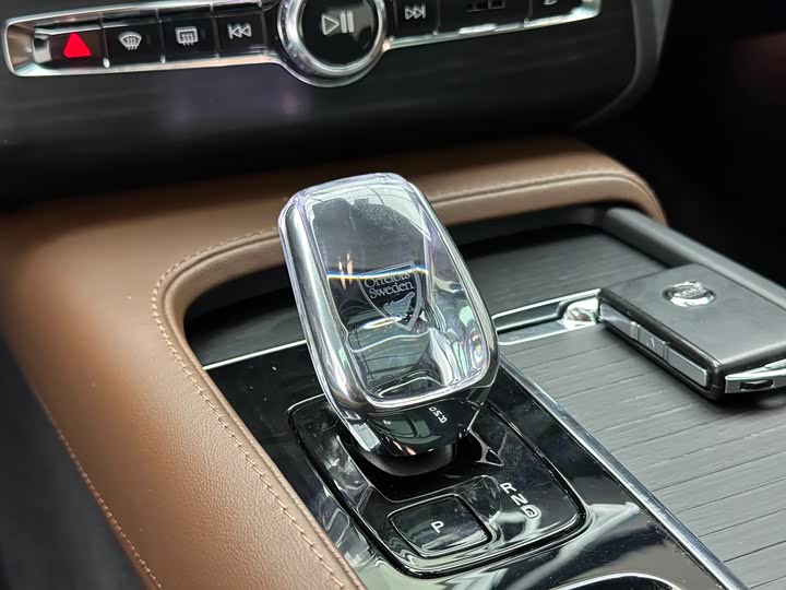 Фото 9 - Volvo XC90