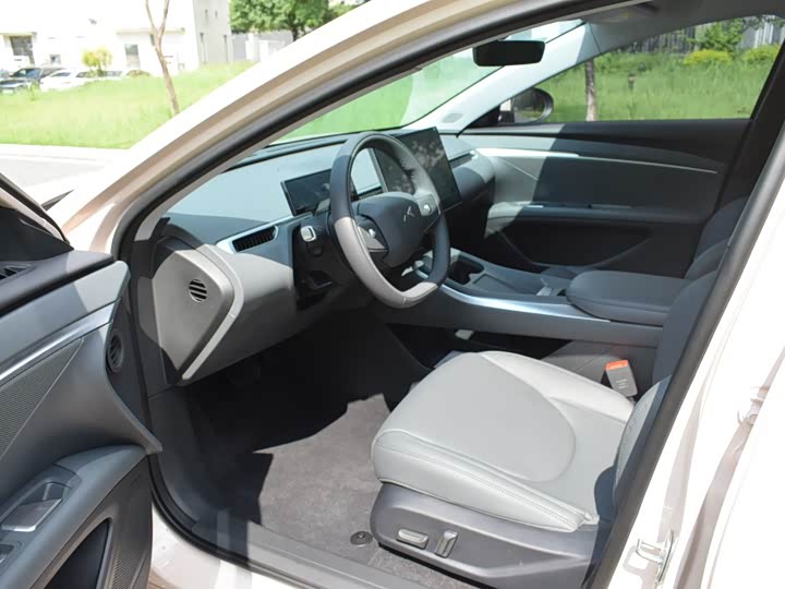 Фото 11 - XPeng Mona M03