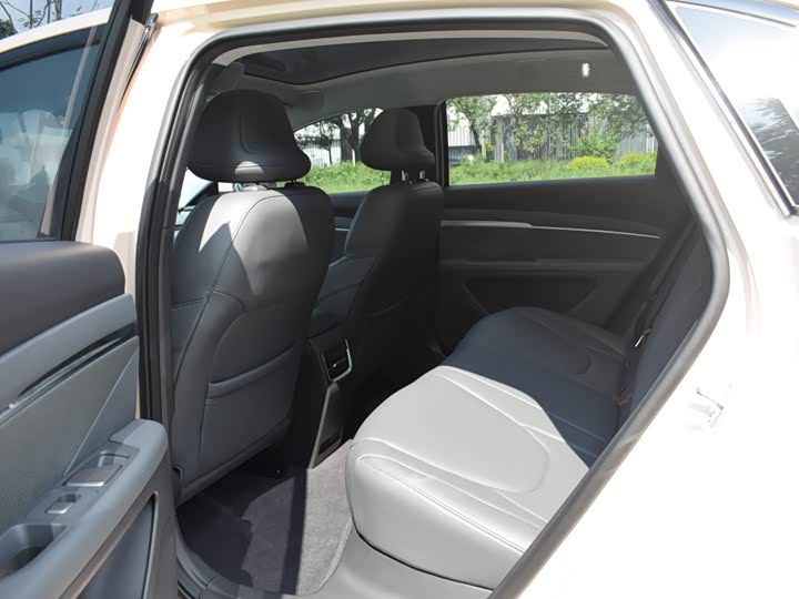 Фото 12 - XPeng Mona M03