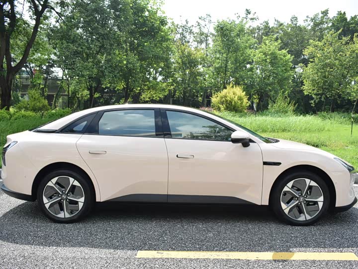 Фото 7 - XPeng Mona M03