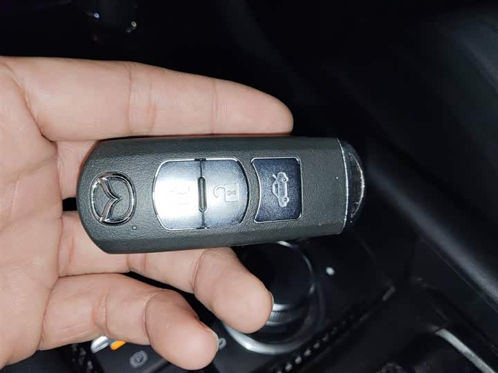 Фото 8 - Mazda Atenza