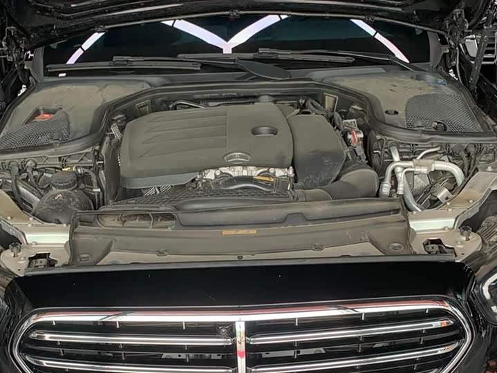 Фото 10 - Mercedes-Benz E-Class