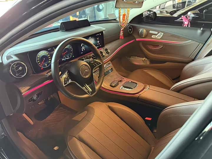 Фото 2 - Mercedes-Benz E-Class