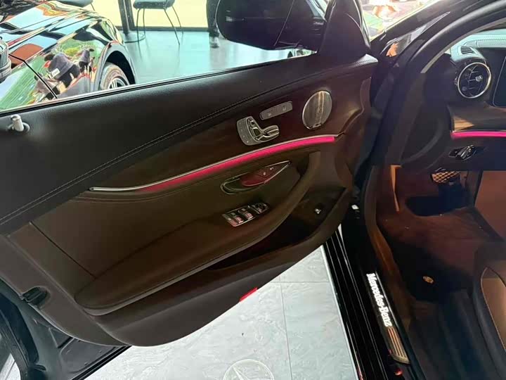 Фото 8 - Mercedes-Benz E-Class