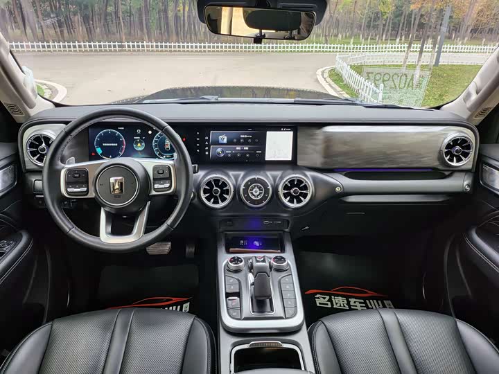 Фото 4 - Tank 300