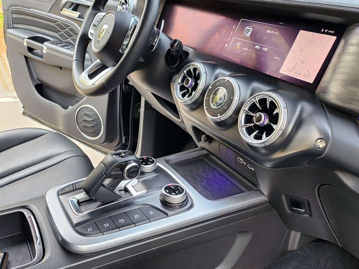 Фото 6 - Tank 300