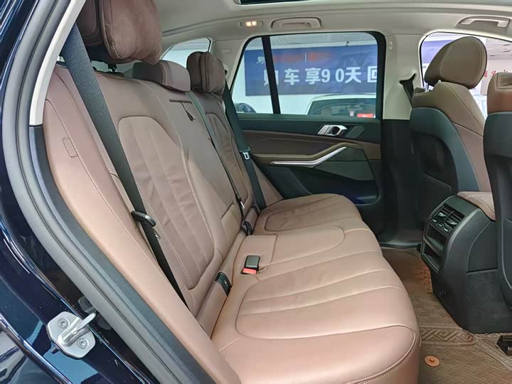 Фото 19 - BMW X5