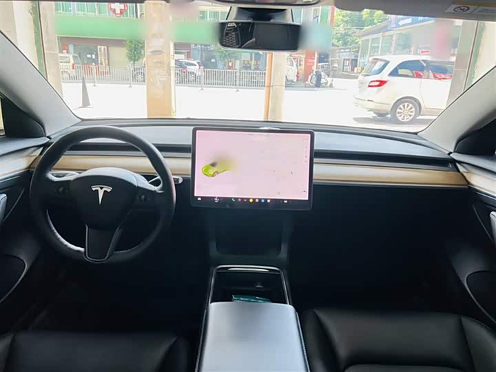 Фото 11 - Tesla Model 3