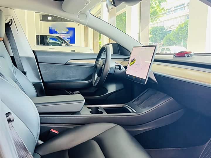 Фото 16 - Tesla Model 3