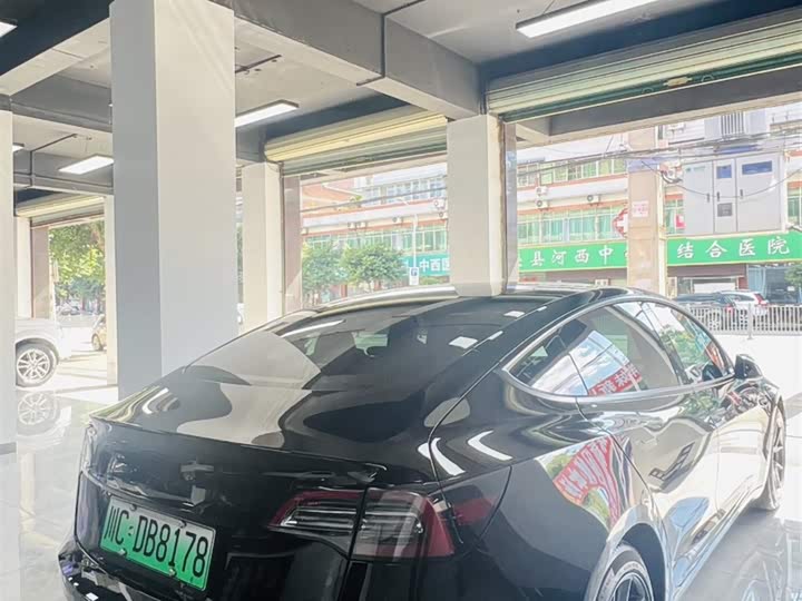 Фото 6 - Tesla Model 3