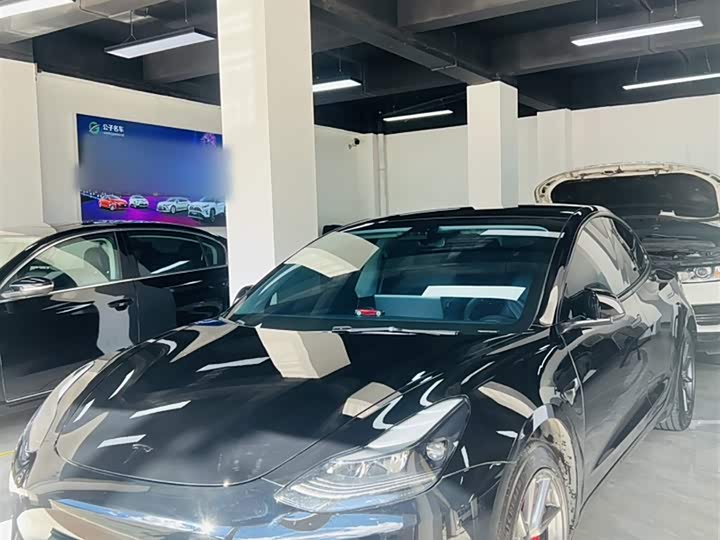 Фото 8 - Tesla Model 3