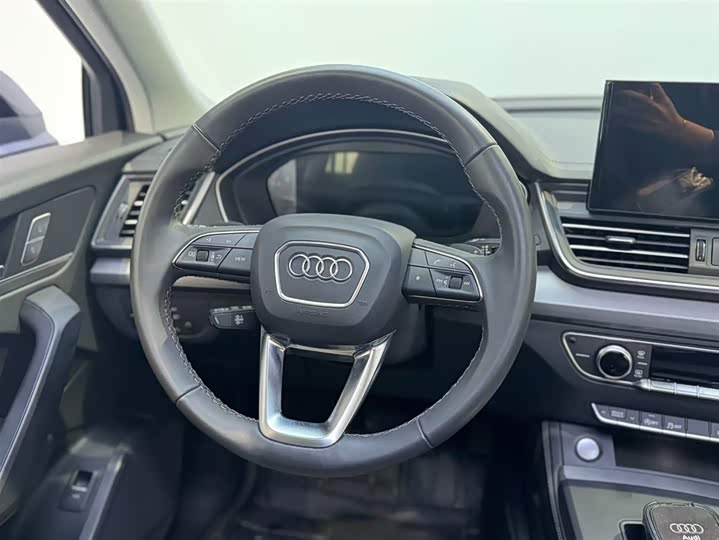 Фото 13 - Audi Q5L