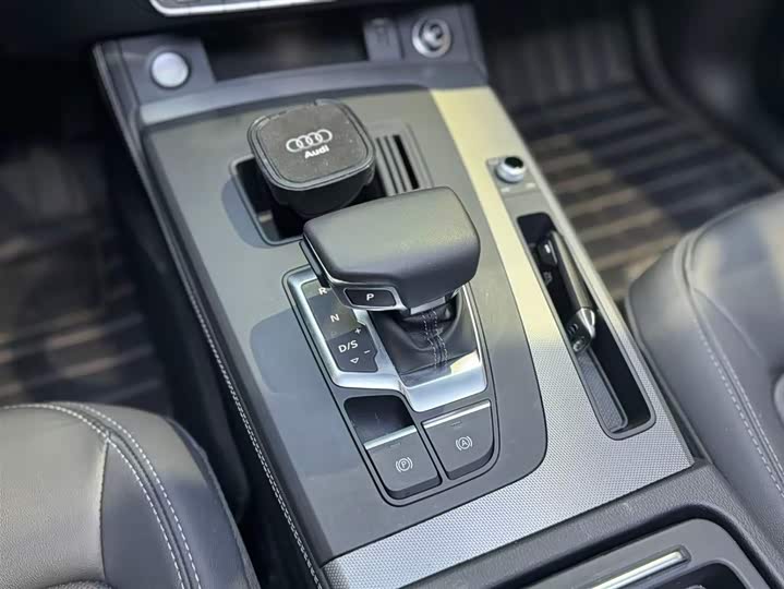 Фото 14 - Audi Q5L