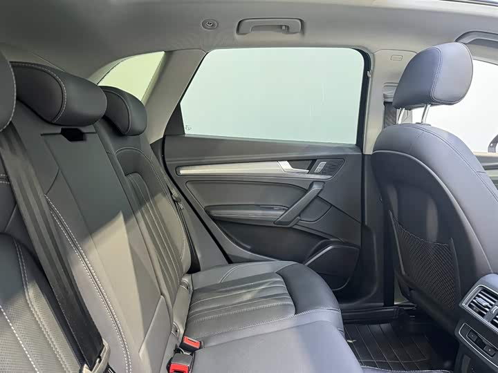 Фото 8 - Audi Q5L