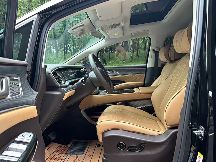 Фото 5 - Denza D9