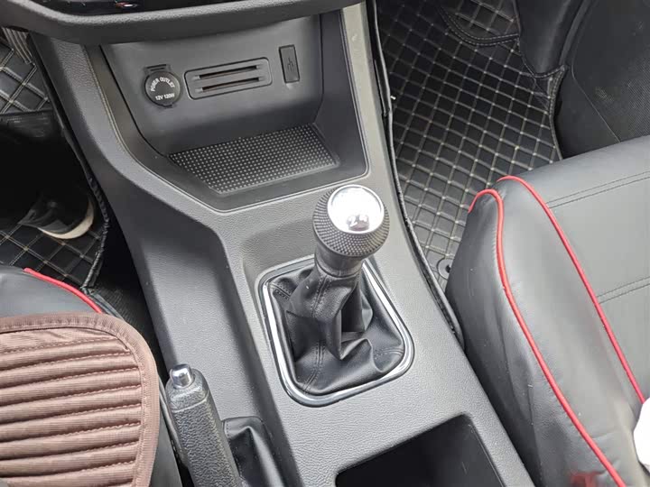 Фото 14 - Dongfeng Forthing Lingzhi M5