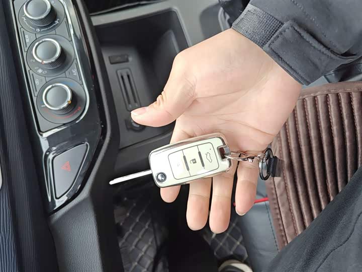 Фото 9 - Dongfeng Forthing Lingzhi M5