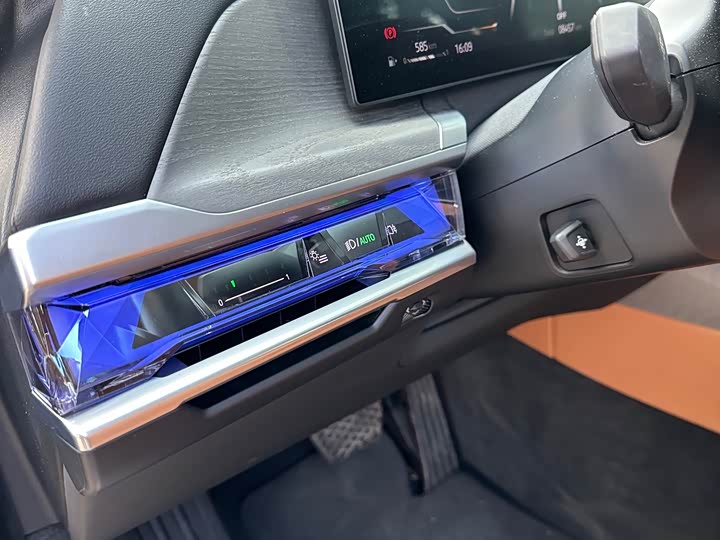 Фото 11 - BMW 7 Series